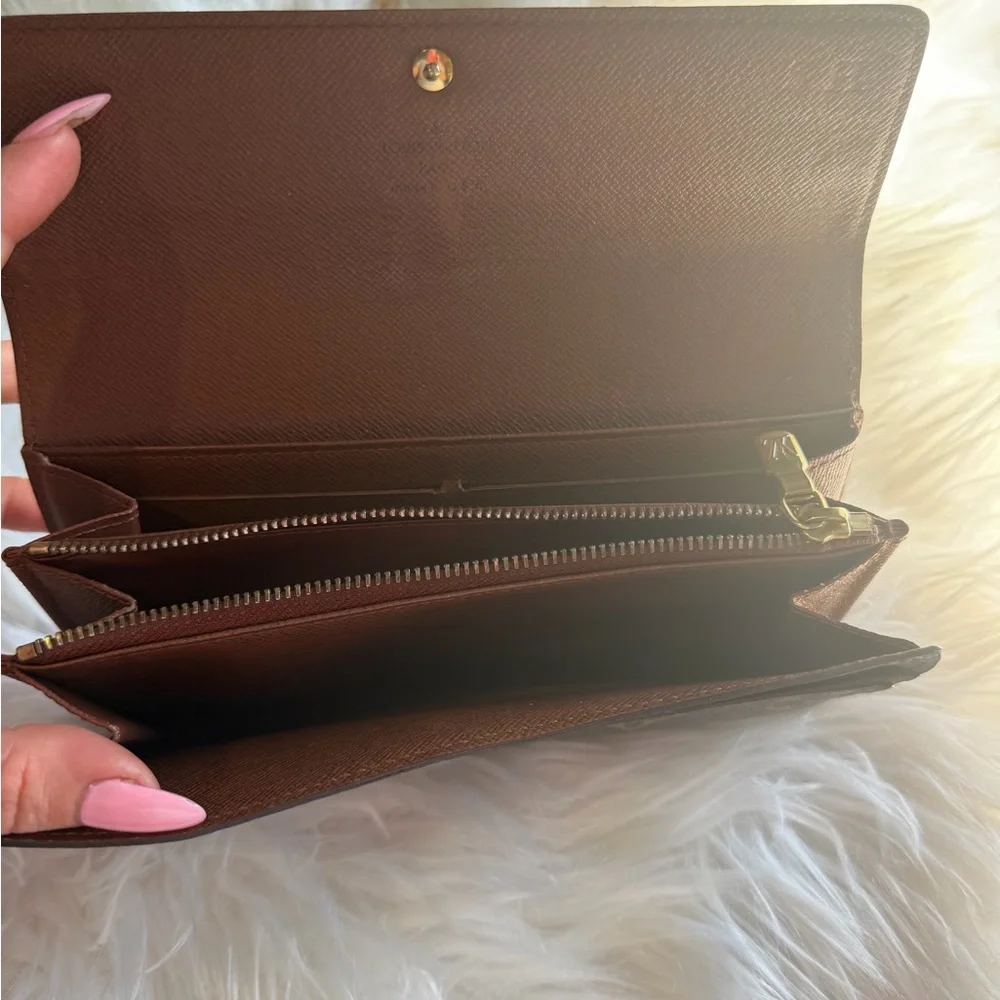 Authentic Louis Vuitton Brown Monogram‎ Wallet